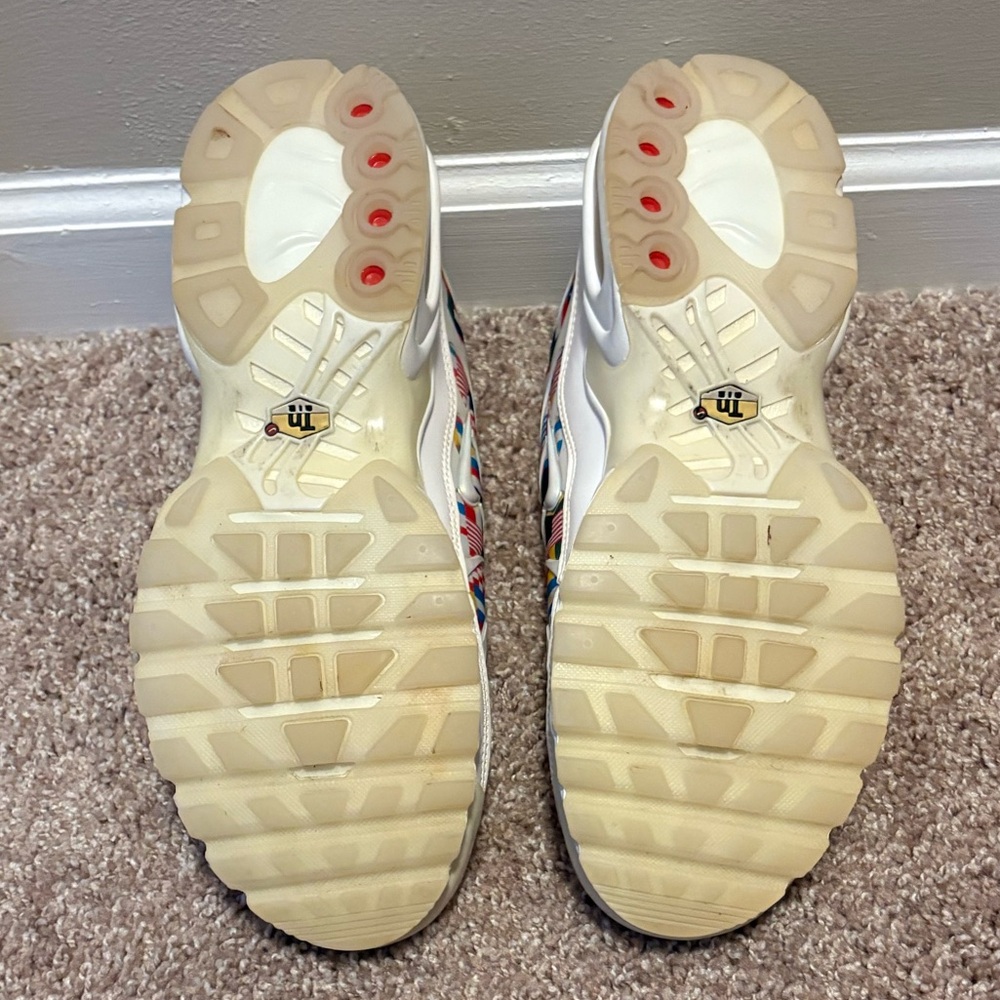 Nike Air Max Plus International Flag Sneakers - Picture 3 of 4
